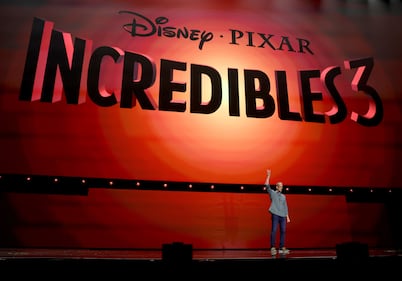 The Ultimate Disney Fan Event, mejor conocido como D23, es considerado como una de las convenciones más populares a nivel internacional, ya que cuenta con una programación repleta de sorpresas para los fanáticos de Disney, Pixar y Marvel. Durante este fin de semana serán revelados algunos adelantos de los próximos proyectos de la empresa; hasta el momento algunos de los que han destacado son ‘Soy Story 5’ ‘Los increíbles 3’, ‘IronHeart’, 'Daredevil: Born Again’, ‘Moana 2’, ‘Blanca Nieves’, entre otros.