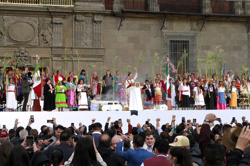 ¿Cuáles fueron los compromisos que Claudia Sheinbaum asumió en el Zócalo?