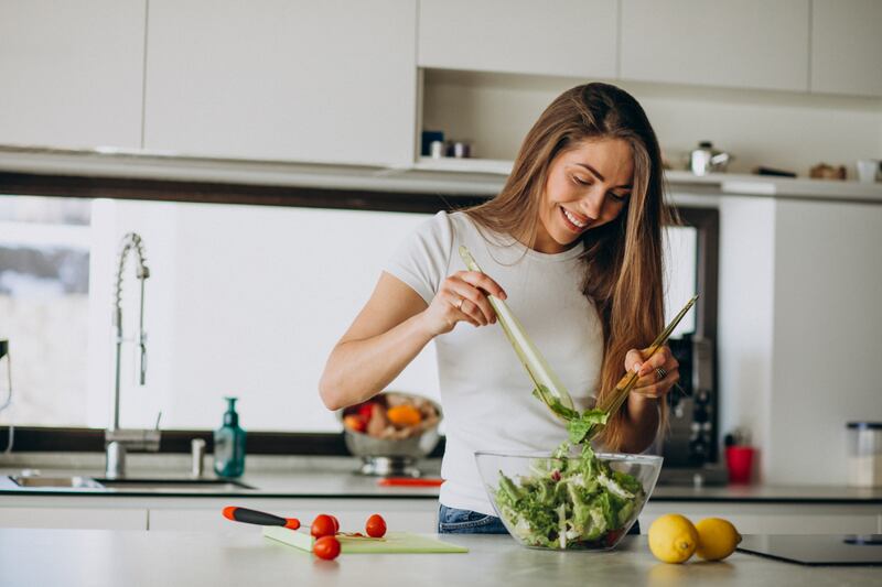 Es importante estar preparado para estos días donde la comida abunda y no siempre cumple con los macronutrientes que tu organismo necesita o puede procesar.