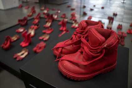 Zapatos Rojos llega al Museo de Memoria y Tolerancia para luchar contra la violencia de género