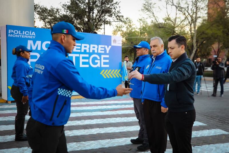 El alcalde de Monterrey instó a los elementos de la policía a trabajar en orden y cumplimiento de su deber.