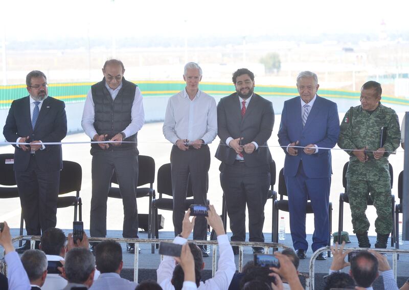 Alfredo del Mazo y AMLO inauguran vialidad principal de acceso al AIFA