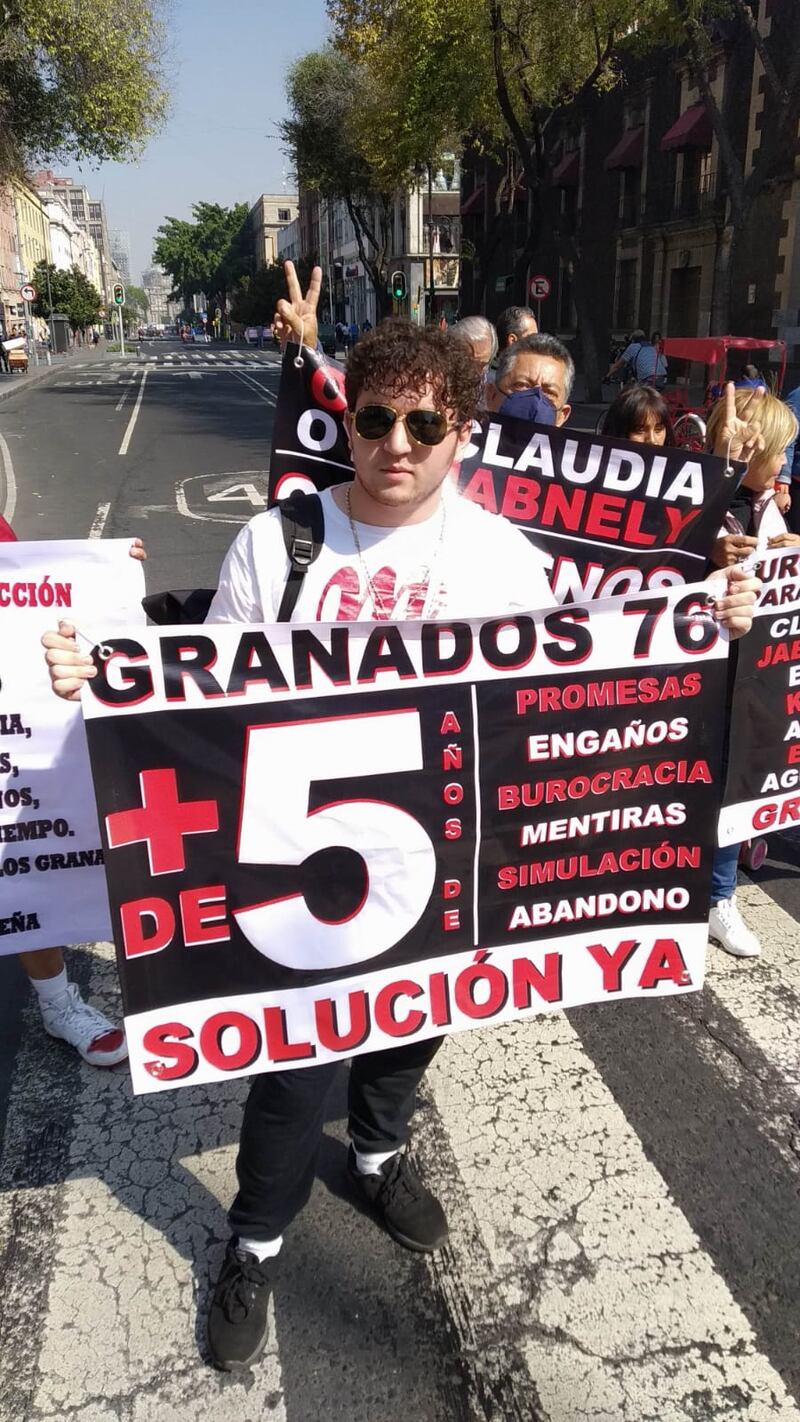 Damnificados de Paseo de los Granados 76, en la alcaldía Coyoacán. Manifestación en el Centro Histórico. Foto: Cortesía