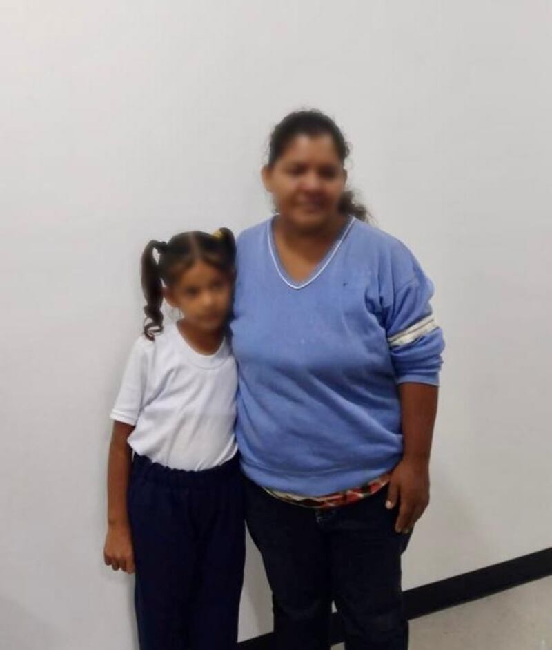 Niña hondureña se reúne con su mamá en Tlaxcala con ayuda del INM