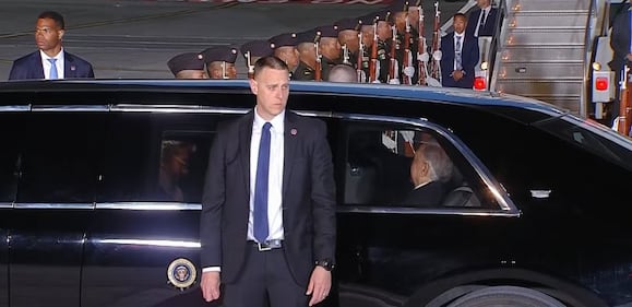 Biden y AMLO se encuentran en el Aeropuerto Felipe Ángeles