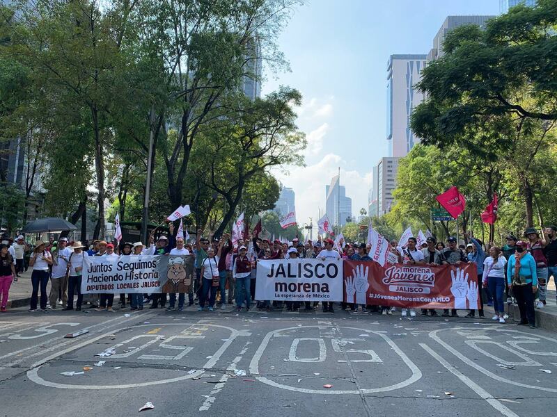 Morenistas afirman que fueron más de 50 mil jaliscienses, cifras mesuradas hablan de cuatro mil.