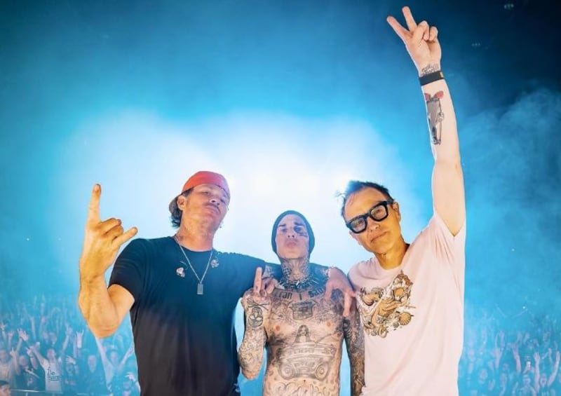 Blink-182 chega ao Brasil.