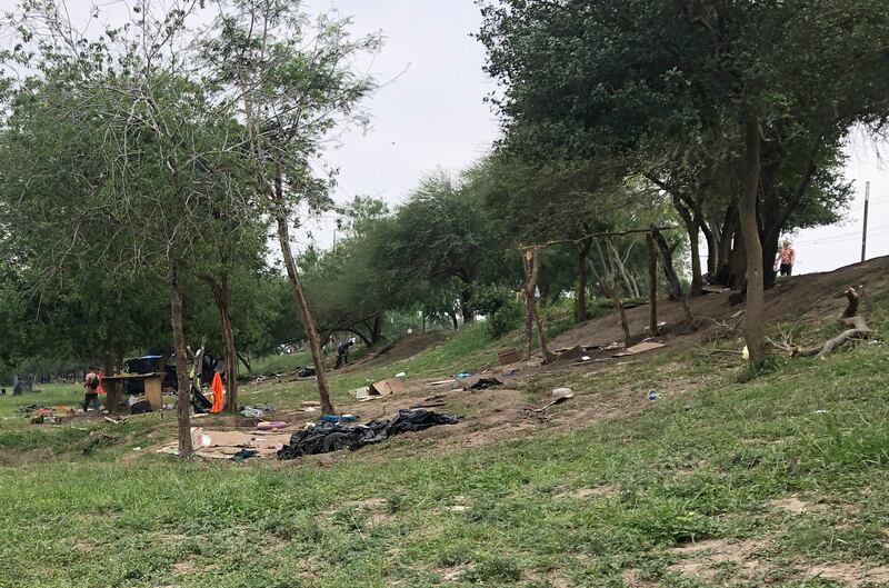 Incendian casas provisionales de migrantes en Matamoros