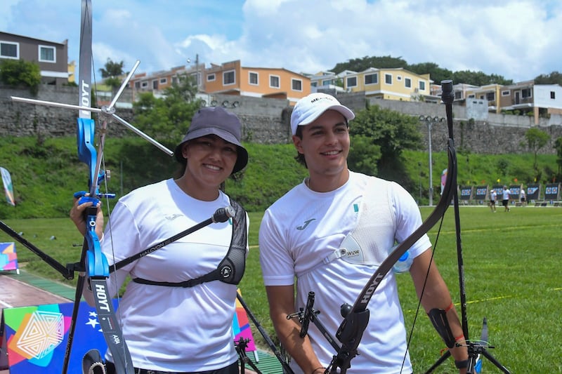 Alejandra Valencia y Matías Grande ganaron el oro en la prueba de equipos recurvo mixtos de tiro con arco.