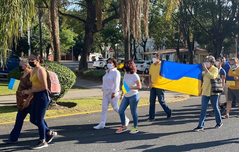 El contingente se reunió en la Glorieta Minerva y marchó por avenida Vallarta y Chapultepec hasta llegar  ala glorieta de los Niños Héroes.