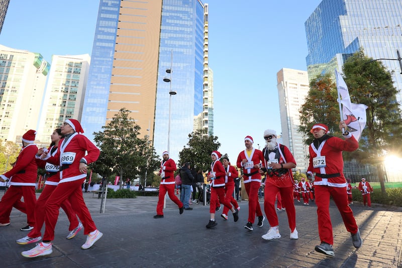 The Santa Run 2024: Las mejores fotos de la carrera de Santa Claus en CDMX; revive la magia navideña