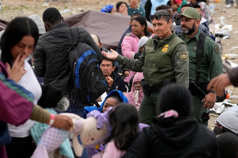 Las imágenes muestran el drama de miles de personas que esperan  en la frontera de México y Estados Unidos para cruzar al norte.