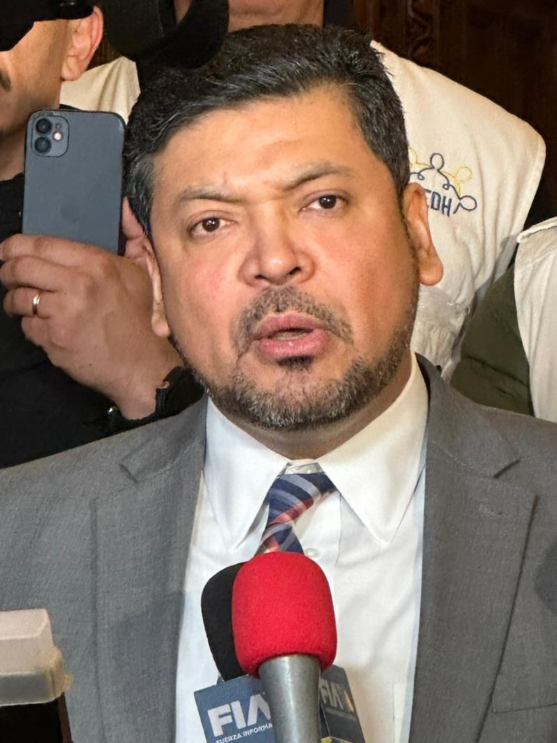 En plena rueda de prensa Orozco fue notificado que Samuel García reasumiría como gobernador.