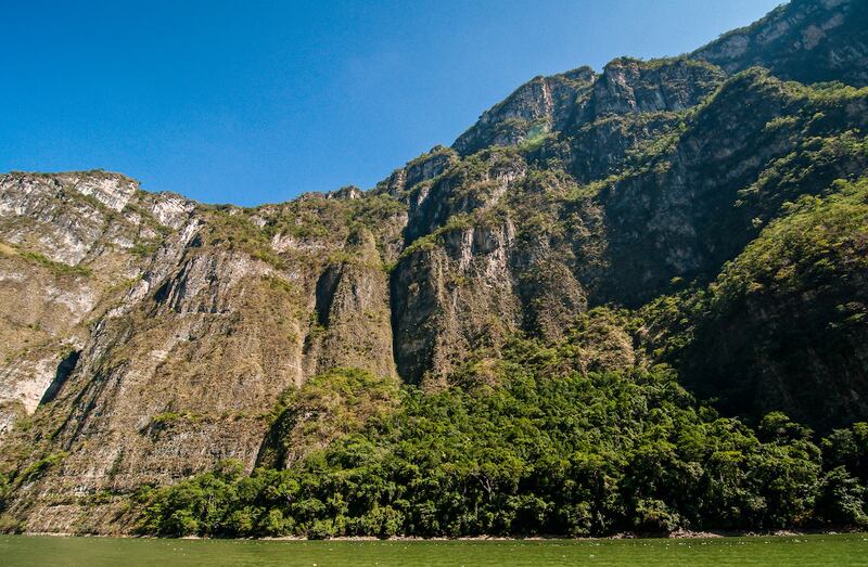 México es un destino ideal para los amantes del senderismo debido a su diversidad geográfica y cultural. Aquí hay algunos de los mejores lugares para realizar esta actividad.