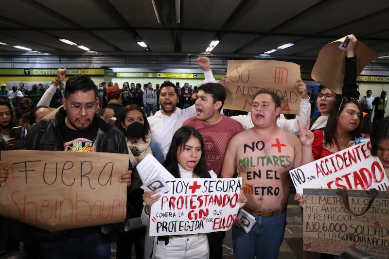 Guarida Nacional: manifestantes reprochan su presencia en el Metro