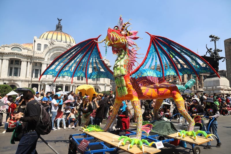 Se llevó a cabo el 14vo desfile y concurso de alebrijes monumentales del Museo de Arte Popular en las principales calles de la Ciudad de México.