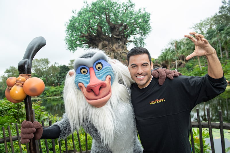 Carlos Rivera visita Walt Disney World Resort