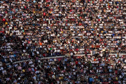 Con lleno total se reanudaron las actividades de la Fiesta Brava en la Monumental Plaza de Toros México.