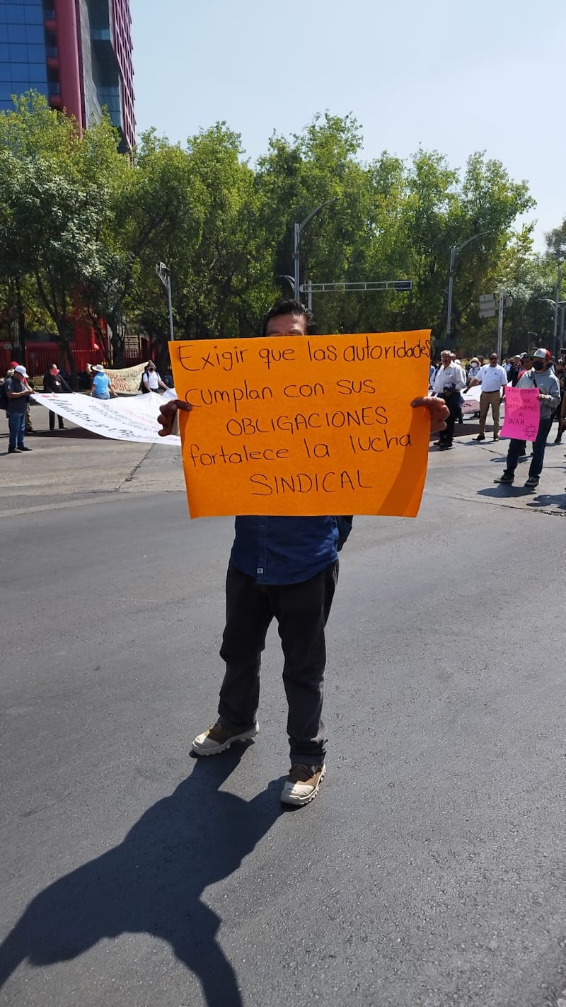 Trabajadores del SNDTSC bloquean Insurgentes y Paseo de la Reforma