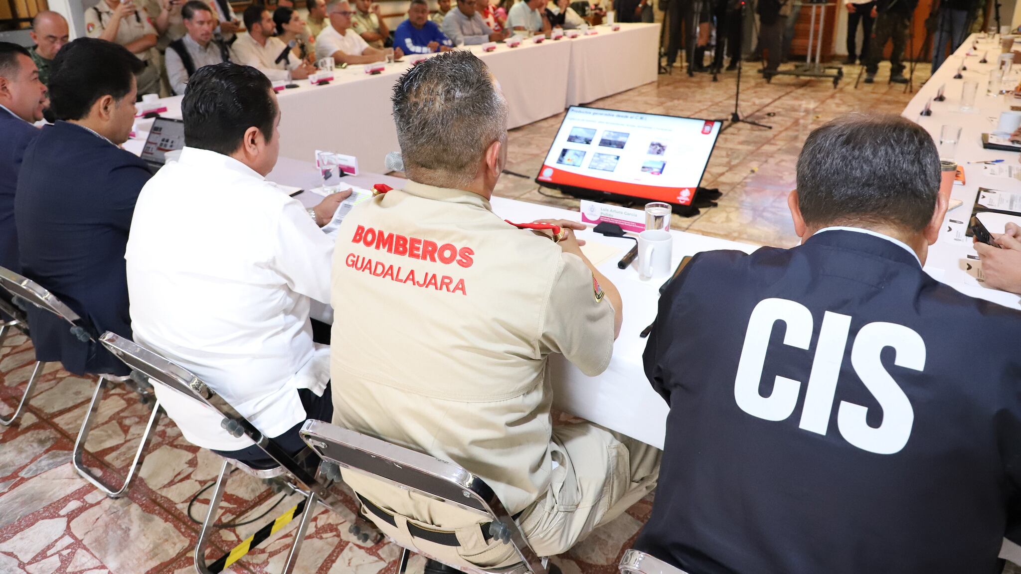 El Consejo Municipal de Protección Civil de Guadalajara sesionó para analizar los planes estratégicos, protocolos y respuesta ante la temporada de lluvias y ciclones tropicales. Foto: Cuenta X (@GuadalajaraGob)