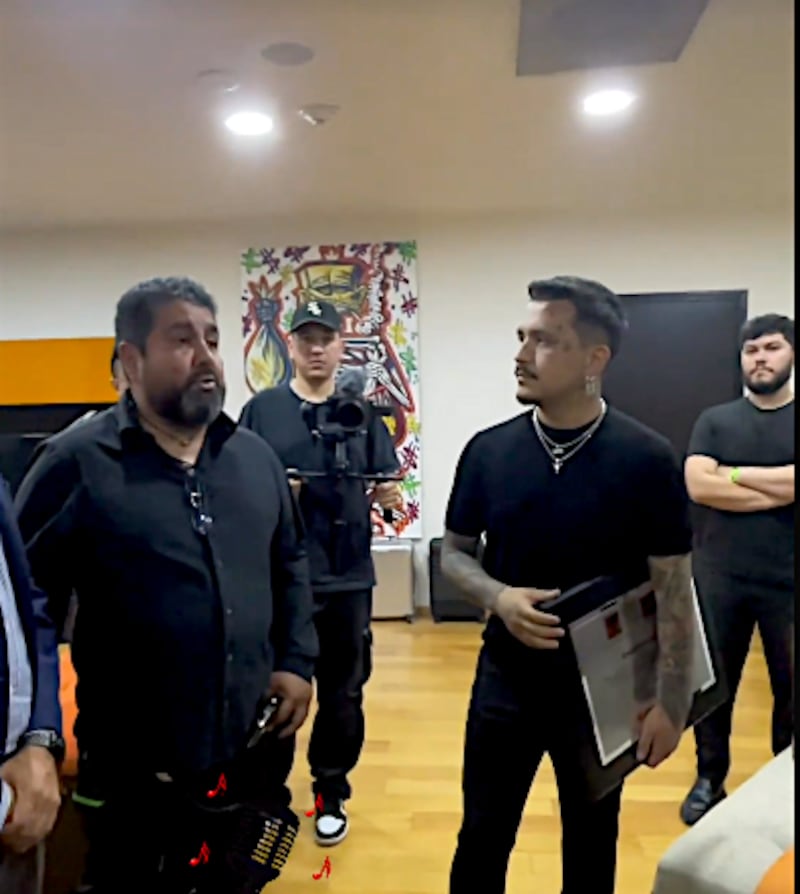 El cantante fue el invitado especial del Encuentro Internacional del Mariachi.