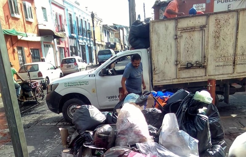 Autoridades tonaltecas no se dan abasto para atender los reportes de la basura que llegan a través de WhatsApp.