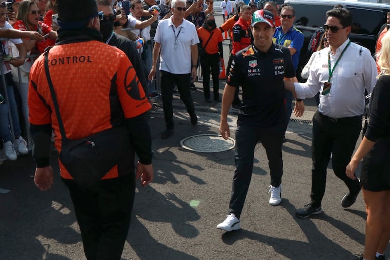 Checo Pérez fue recibido con mucha euforia