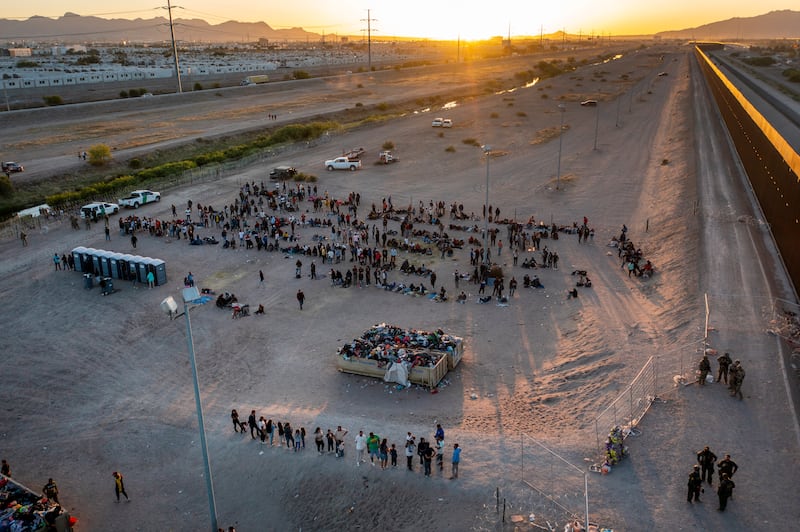 Las imágenes muestran el drama de miles de personas que esperan  en la frontera de México y Estados Unidos para cruzar al norte.