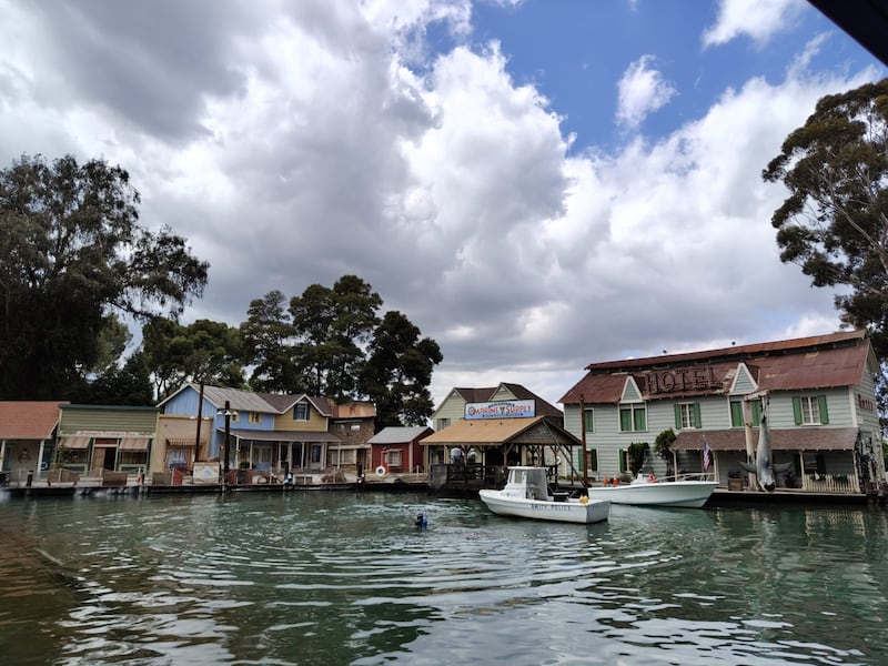 Si planeas visitar este parque de atracciones, no te pierdas el Studio Tour.  Aquí te contamos todo lo que vivirás recorriendo varios sets de filmación donde se filmaron legendarias películas como Tiburón, Volver al Futuro o Rápido y Furioso