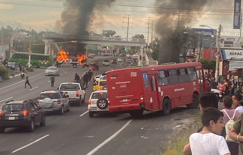 Bloqueo de la delincuencia organizada en carretera a Saltillo.