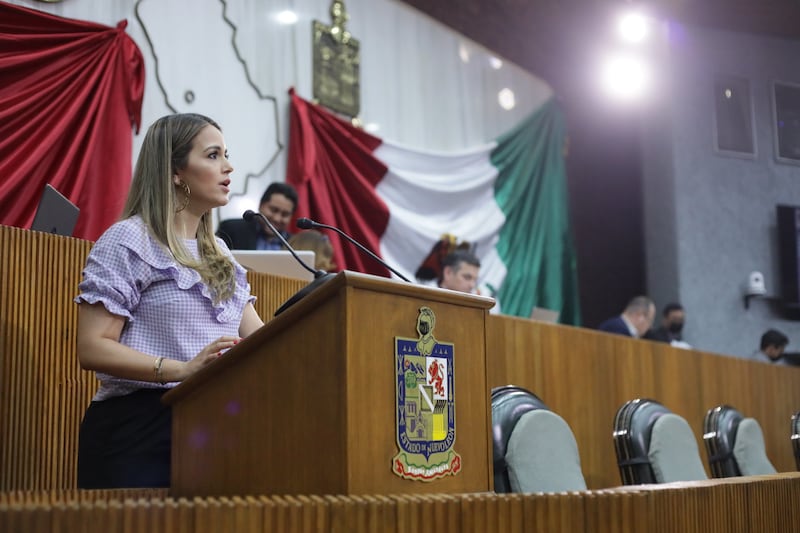 En el exhorto leído por Lorena de la Garza se invita a Buchanan a no revictimizar a las mujeres desaparecidas.