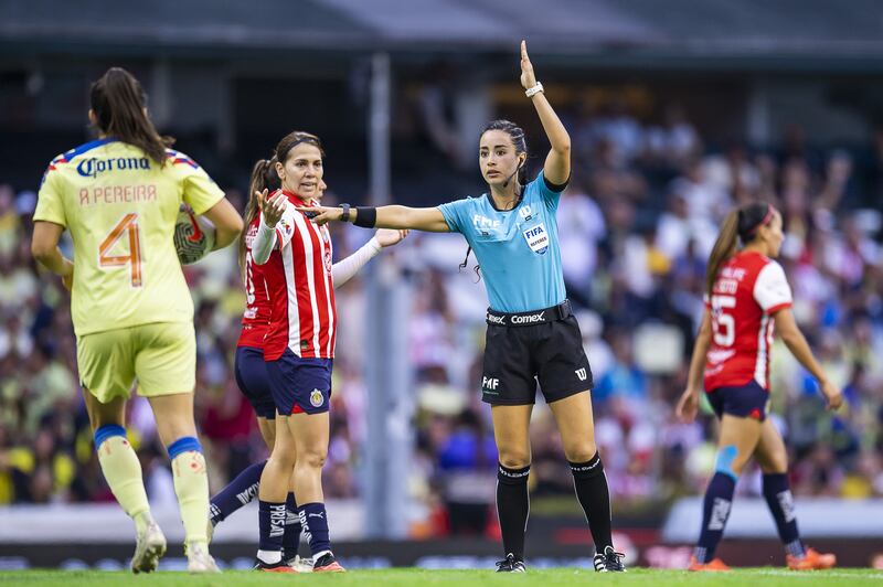 Katia Itzel García tiene experiencia dirigiendo en Liga MX Femenil.