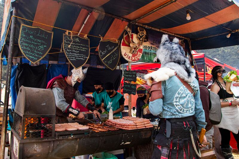 Viaja a un mundo histórico y lleno de aventuras en este festival que te lleva a la Edad Media con actividades para toda la familia para revivir cómo eran las justas de caballeros, las batallas campales y más.