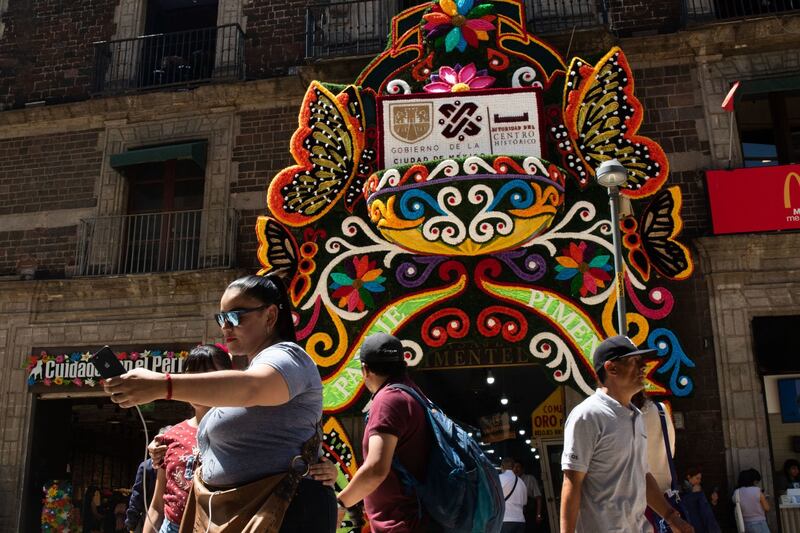 Arranco el Segundo Festival de las Flores del Centro Histórico, el cual engalanará con diversos arreglos florales del 13 al 16 comercios y lugares emblemáticos del primer cuadro.