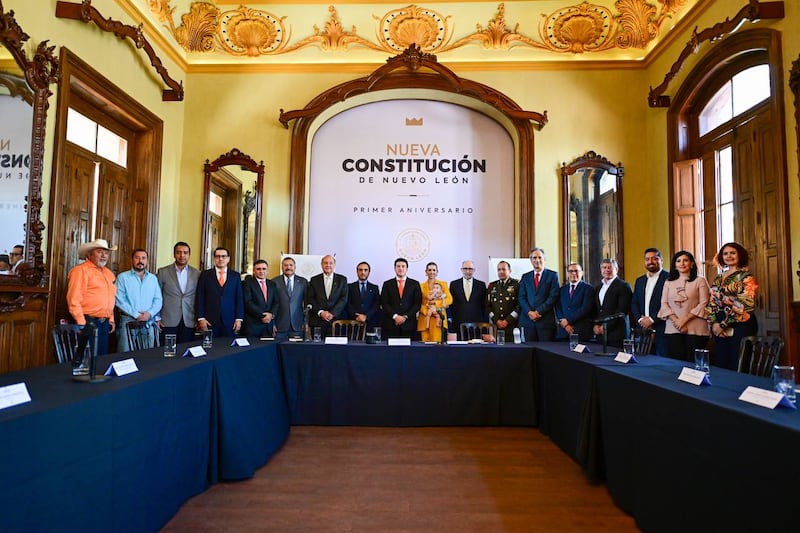 El gabinete en pleno acompañó al gobernador al festejo.