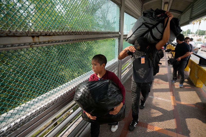 Las imágenes muestran el drama de miles de personas que esperan  en la frontera de México y Estados Unidos para cruzar al norte.