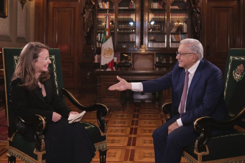 Ofreció una entrevista a la periodista rusa Inna Afinogenova. (Presidencia de la República)