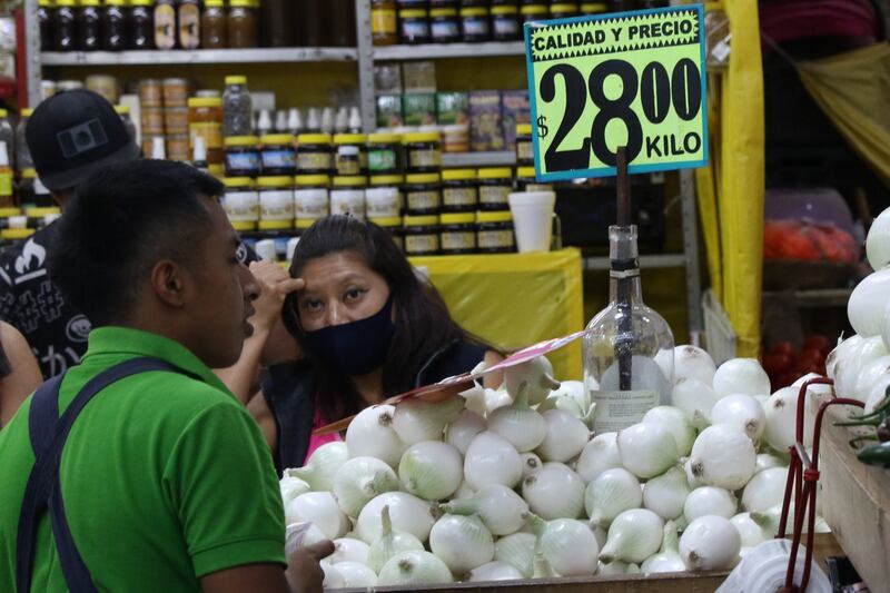 La cebolla se encareció 475%, respecto al costo de producción; mientras que el plátano y zanahoria reportan alzas de 312% y 341%.