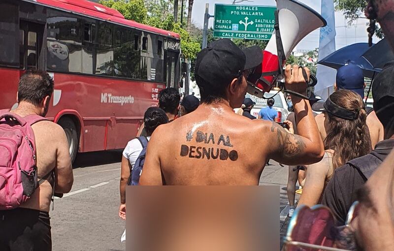 La movilización estuvo escoltada por elementos de la Policía de Guadalajara y Policía Vial.