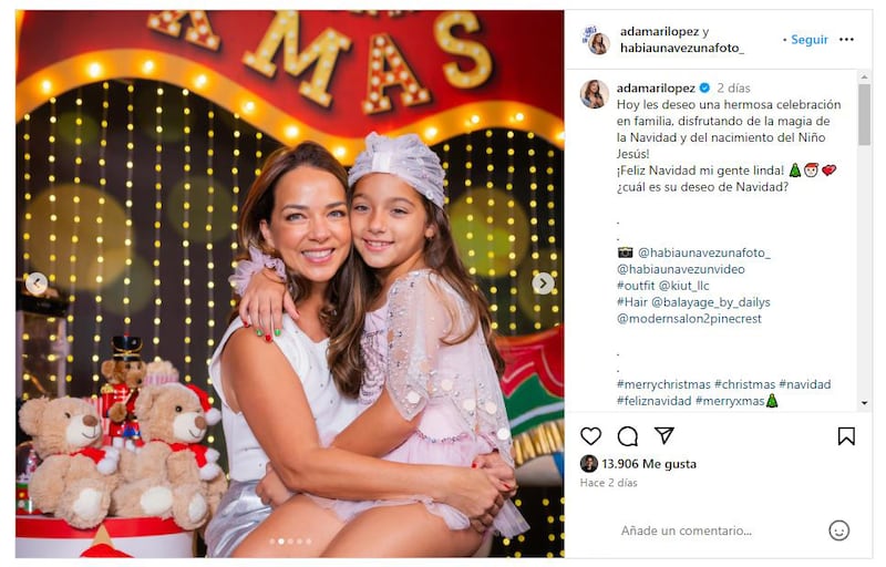 Adamari López posó con su hija, Alaïa, en unas fotos para celebrar la Nochebuena