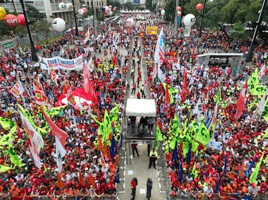 Miles de trabajadores de todo el mundo salen a las calles para conmemorar el Día del Trabajo.