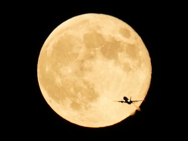 Superluna de octubre deslumbra al mundo