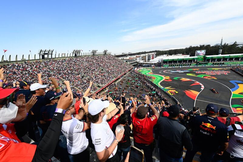 CIUDAD DE MÉXICO, 07NOVIEMBRE2021.- Este domingo se llevó a cabo el Gran Premio de México de la Fórmula 1 dando como ganador al piloto de Red Bull, Máx Verstappen, dejando en segundo lugar al piloto de Mercedes, Lewis Hamilton y ocupando el tercer puesto, el mexicano, Sergio "Checo" Pérez, también de Red Bull. FOTO: CUARTOSCURO.COM