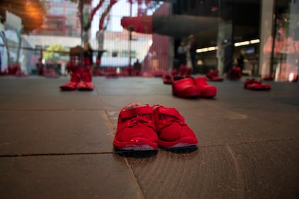 Zapatos Rojos llega al Museo de Memoria y Tolerancia para luchar contra la violencia de género