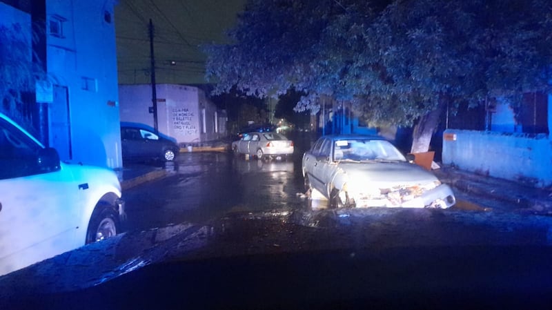 Las calles de algunas colonias en Guadalupe se inundaron durante la noche.