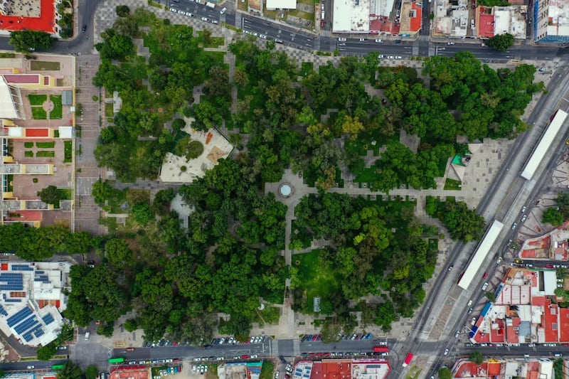 El Parque Morelos es una zona rodeada por gran cantidad de giros negros que han alejado a la gente de la zona.