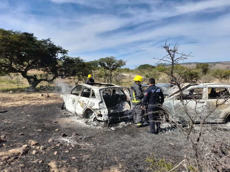 Autoridades también investigan si el hallazgo de tres vehículos quemados, con cartuchos de arma de fuego percutidos en el interior, estaría relacionado con la detención de González Valencia.