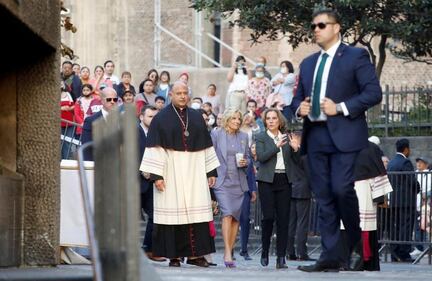 Jill Biden recorre la Basílica de Guadalupe durante su visita por México.