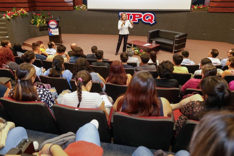 Lupita Murguía en conferencia desde la Universidad Politécnica de Querétaro. (Cortesía)