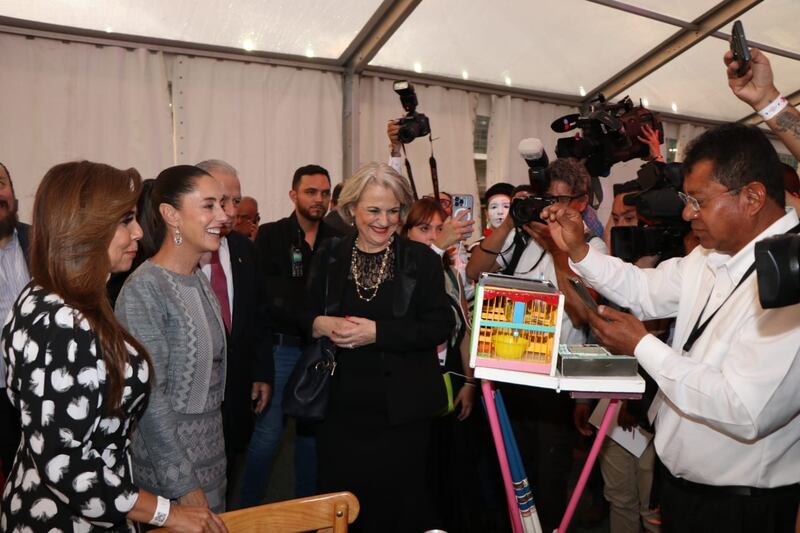 Ceremonia de inauguración y cena de bienvenida a invitados especiales.